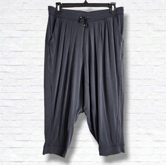 Lululemon Black "Free Mind" Low Rise Wide Leg Crop Athletic Pants Size 8 - Picture 3 of 14